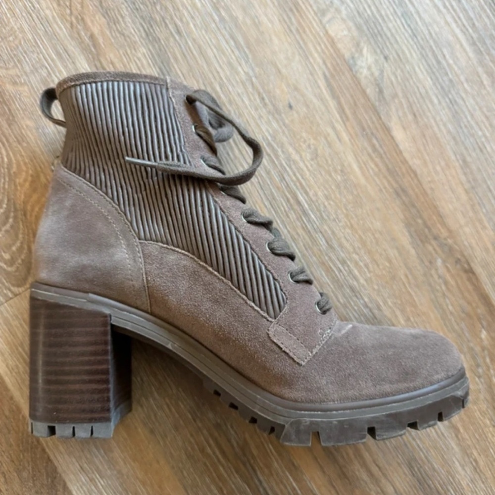 Vince Camuto Brown Lace-Up Boots